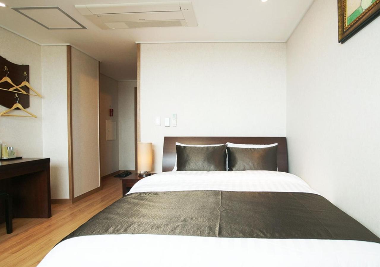 Iris Hotel Seogwipo Zewnętrze zdjęcie