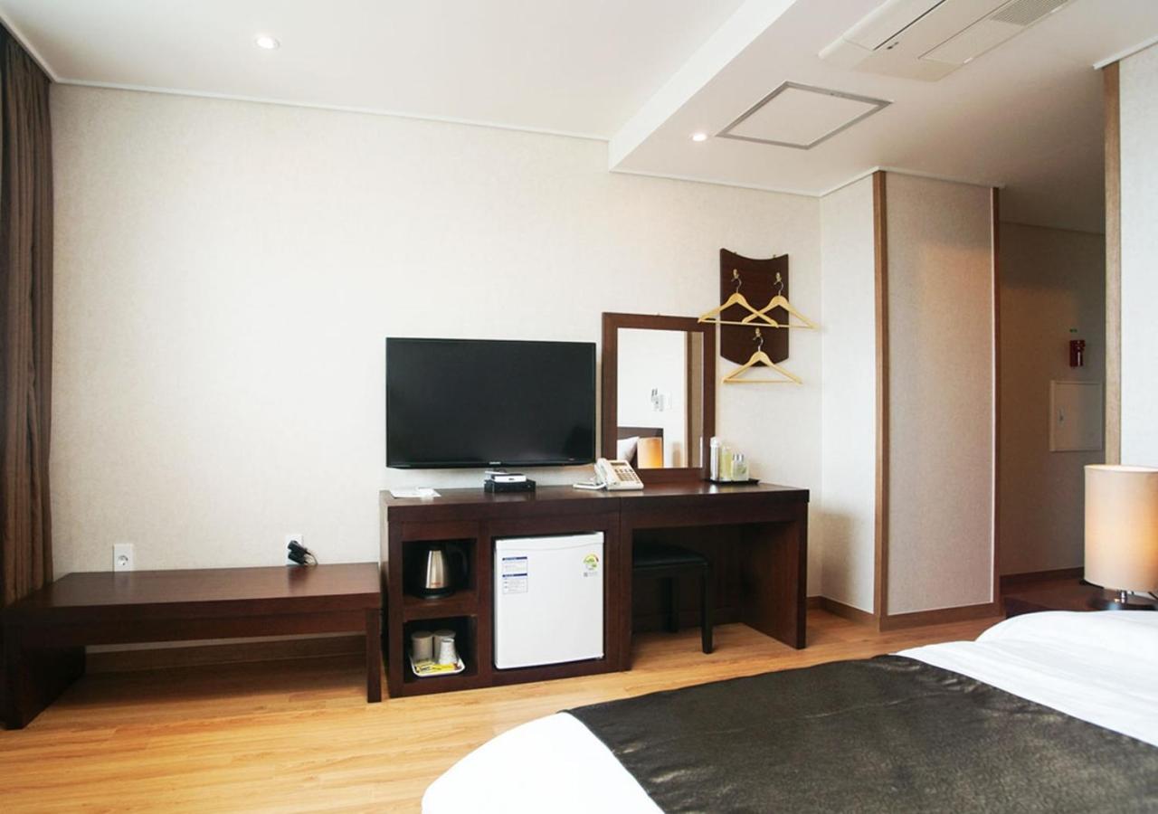 Iris Hotel Seogwipo Zewnętrze zdjęcie