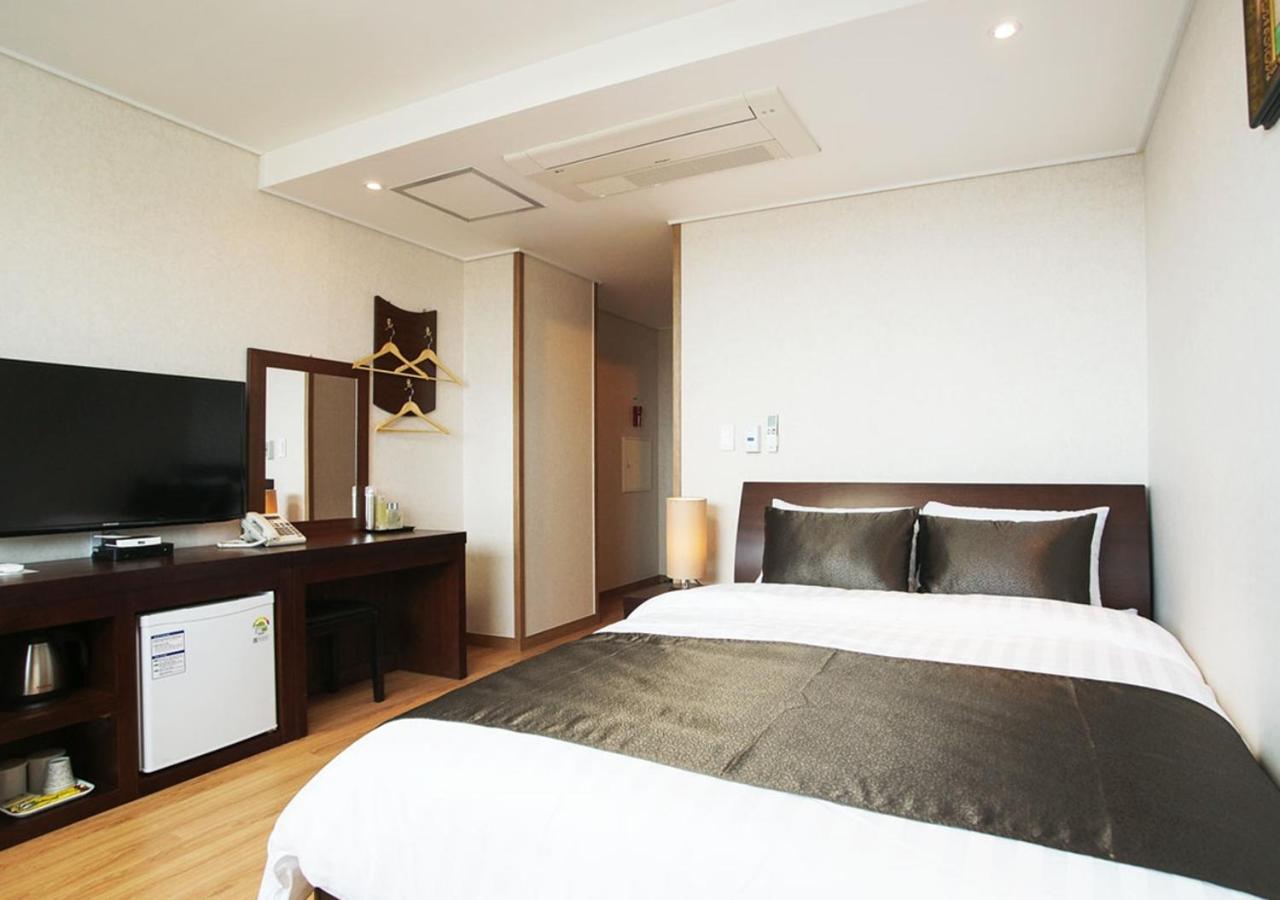 Iris Hotel Seogwipo Zewnętrze zdjęcie